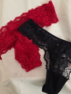 Victoria's Secret Lace Cheeky Thongs — Red & Black Set